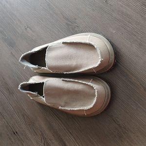 Bluefin slip on Shoes Size 8